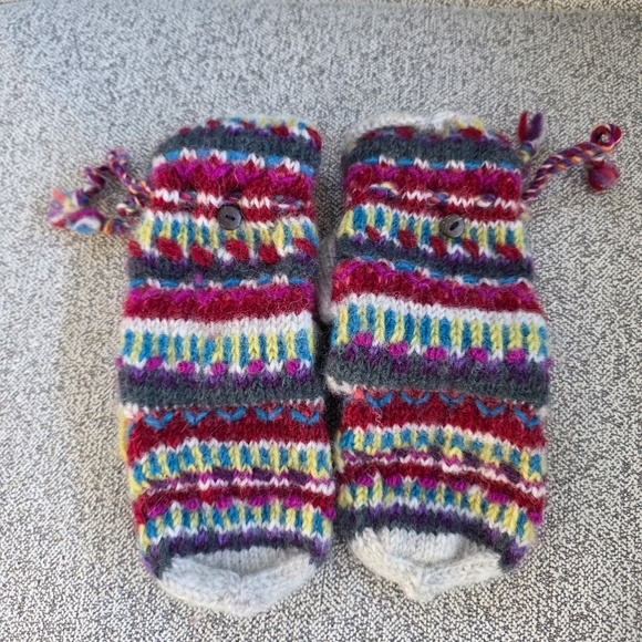 Newari Women's Floral Winter Hat and Convertible Mitten/Gloves Set - OS - Picture 10 of 12